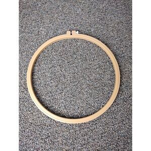 Vintage‎ 10"" Needlepoint Hoop made in USA Plastic With Metal Thread EUC